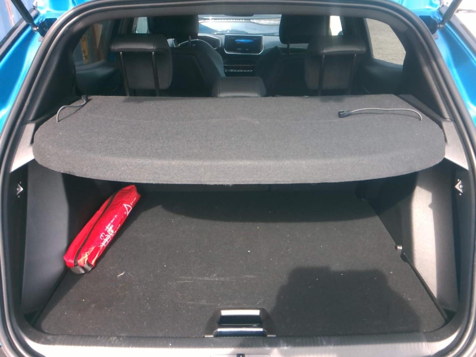 Peugeot 2008 Hybrid 136 e-DCS6 GT 2025