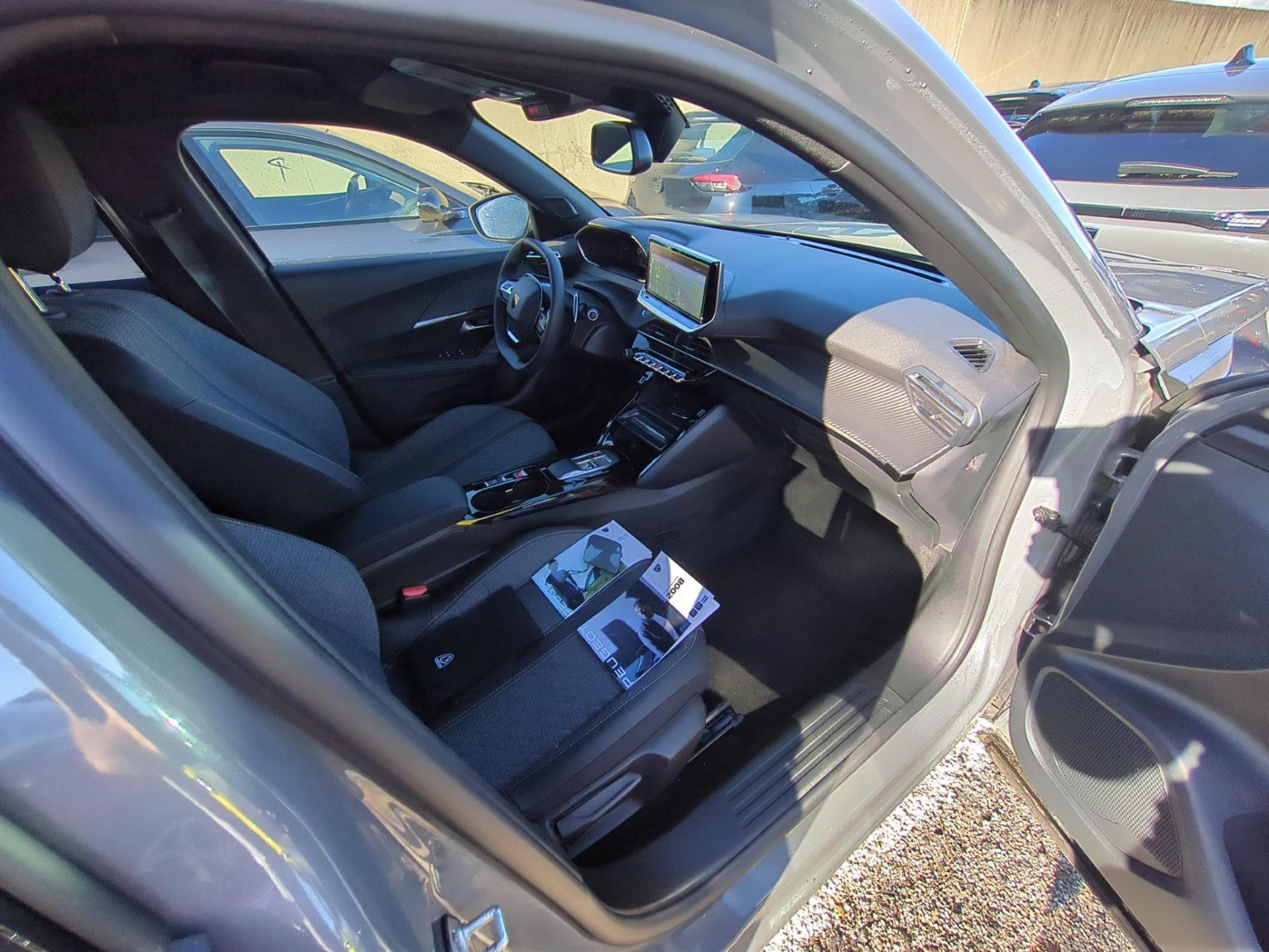 Peugeot 2008 Hybrid 136 e-DCS6 Allure 2024