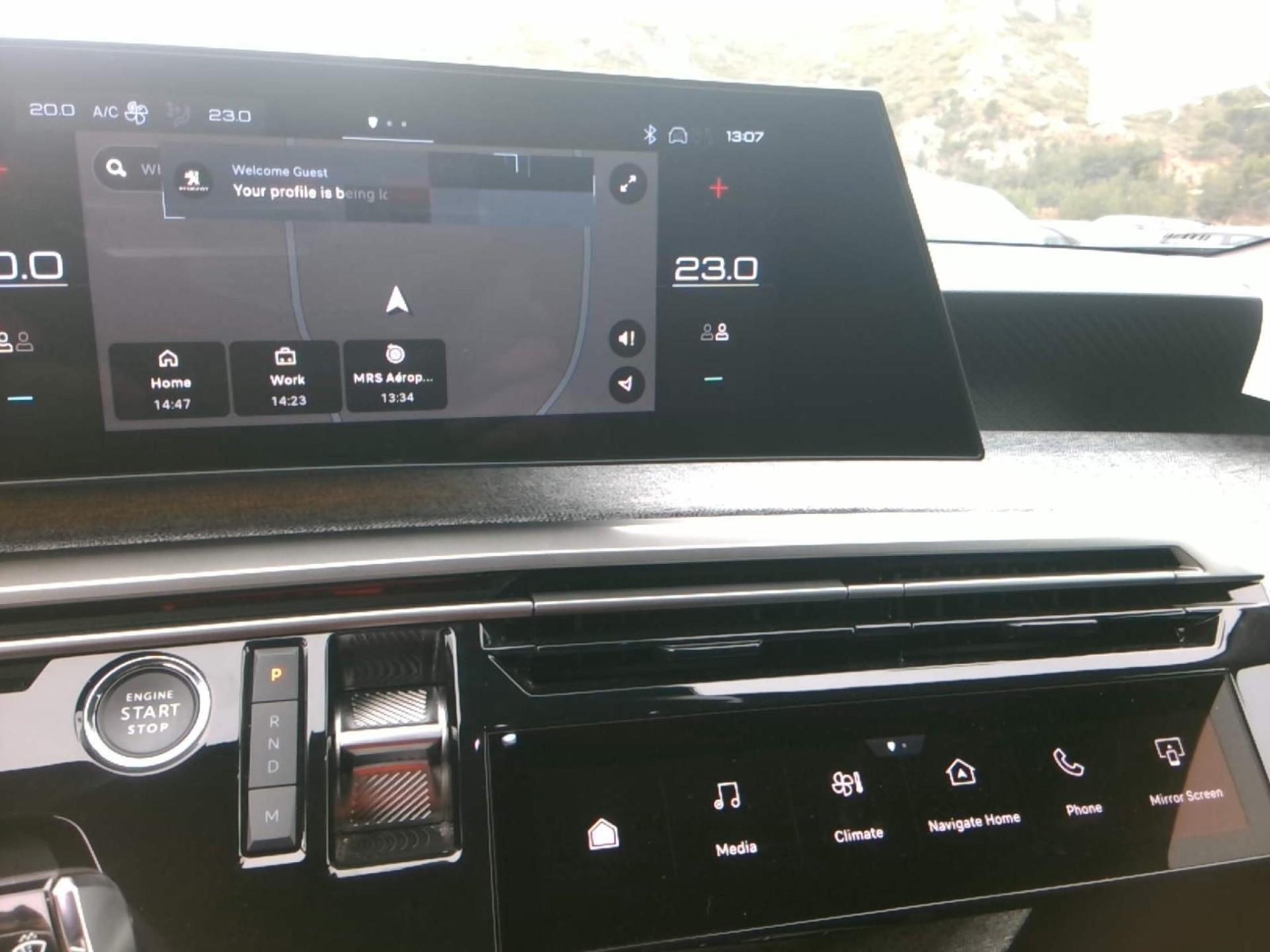 Peugeot 3008 Hybrid 136 e-DCS6 Allure 2025