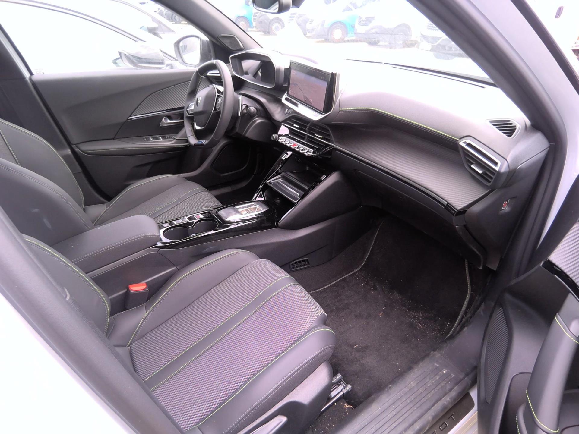 Peugeot 2008 Hybrid 136 e-DCS6 GT 2025