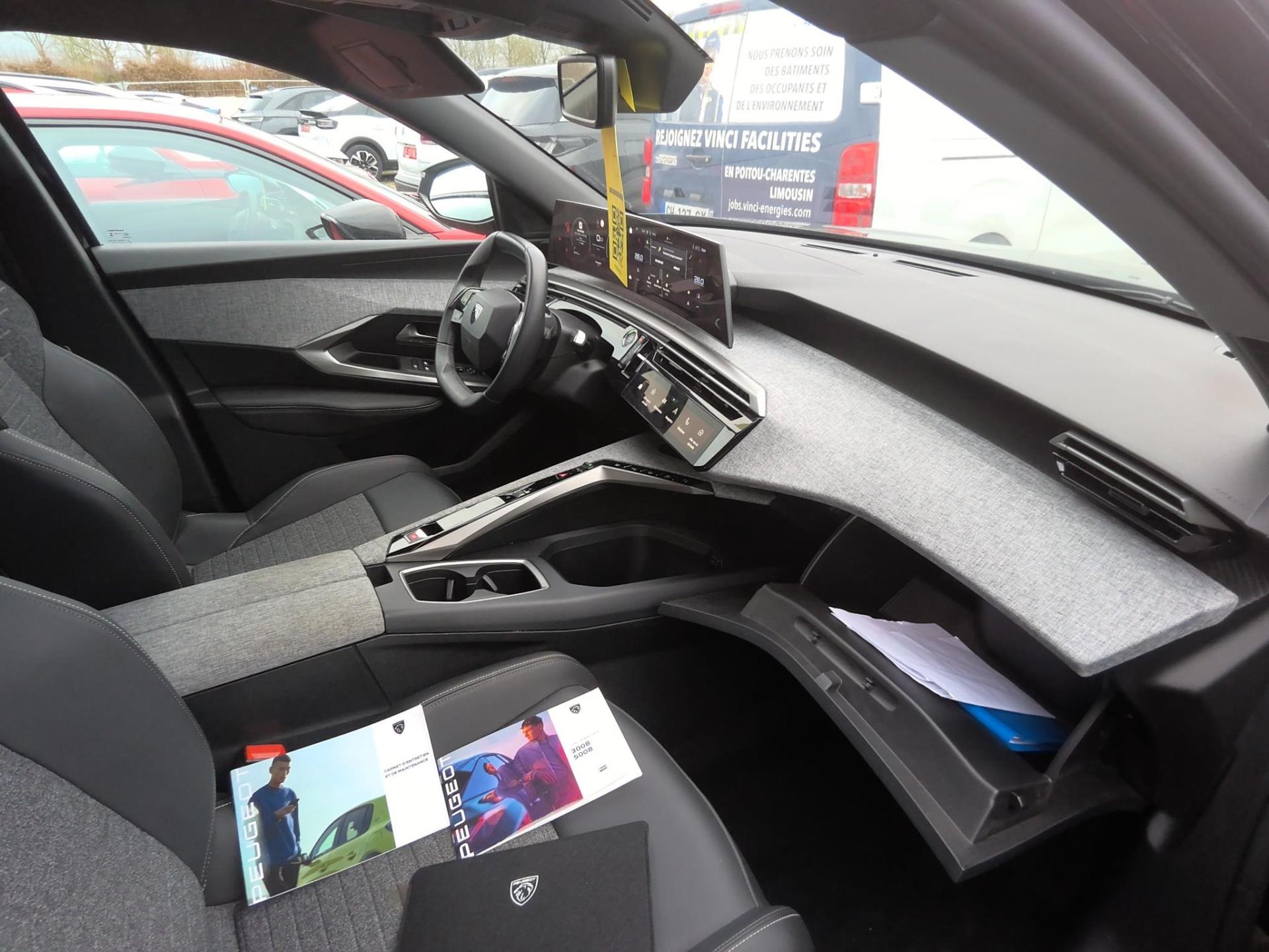 Peugeot 5008 Hybrid 136 e-DCS6 Allure 2025