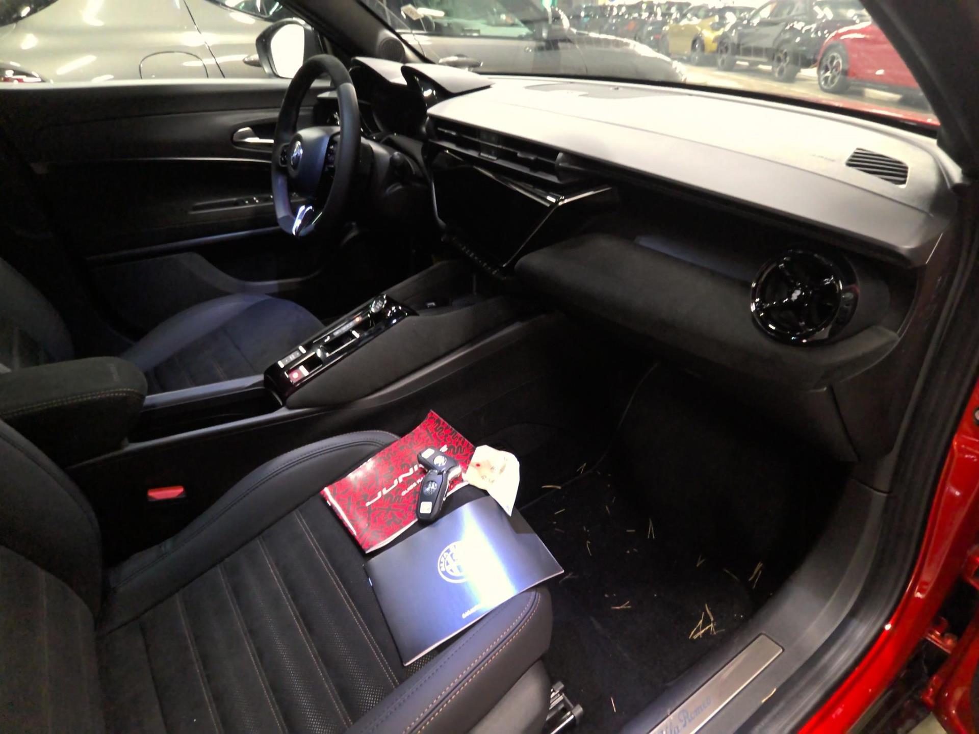 ALFA ROMEO Junior Elettrica 156 ch Intensa 2025