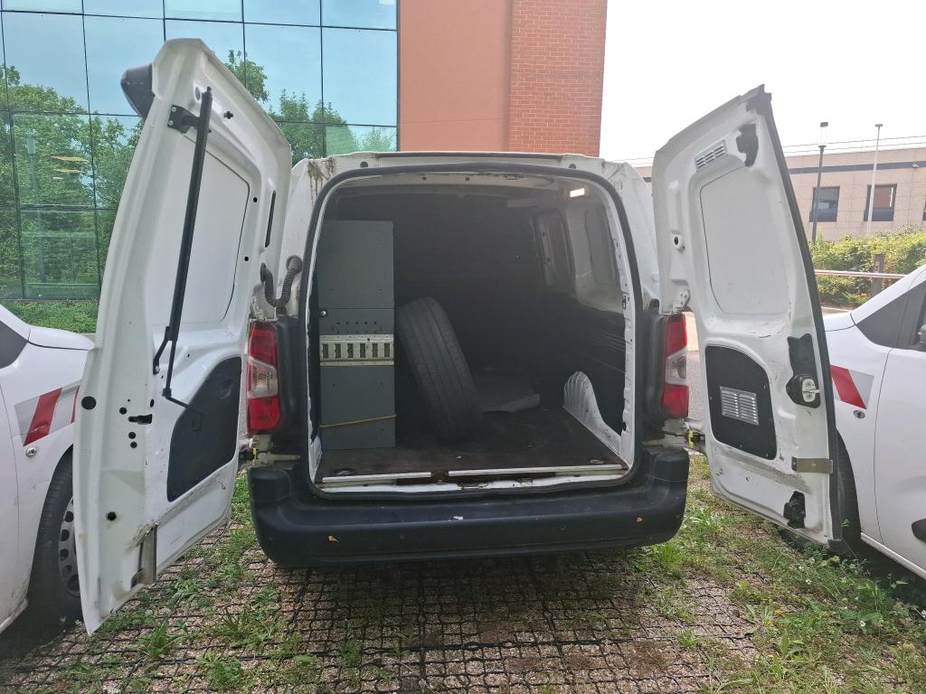 Peugeot PARTNER FOURGON LONG 950 KG BLUEHDI 130 S&S EAT8 ASPHALT 2021