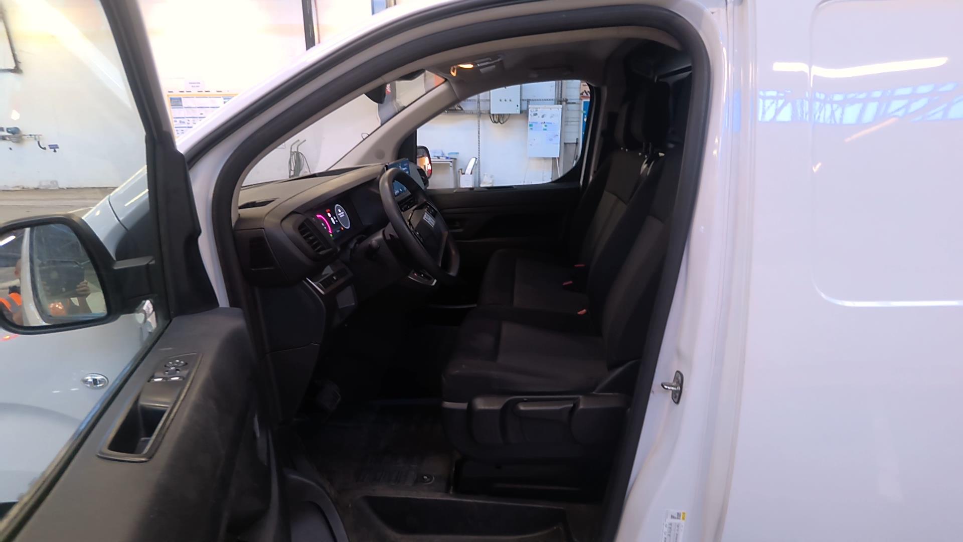 FIAT SCUDO FOURGON BLUEHDI 145 M S&S EAT8 2024