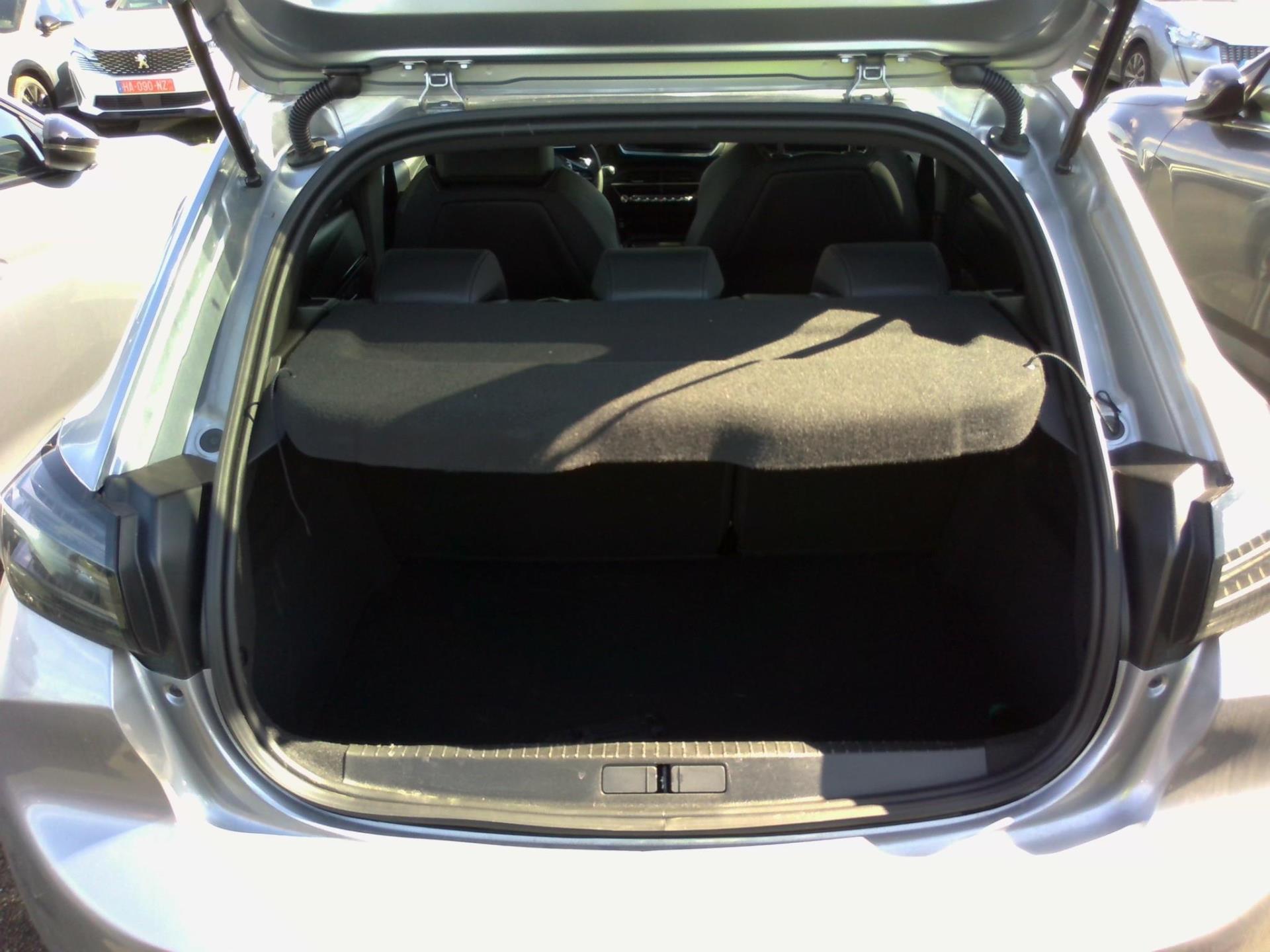 Peugeot 208 Hybrid 136 e-DCS6 GT 2024