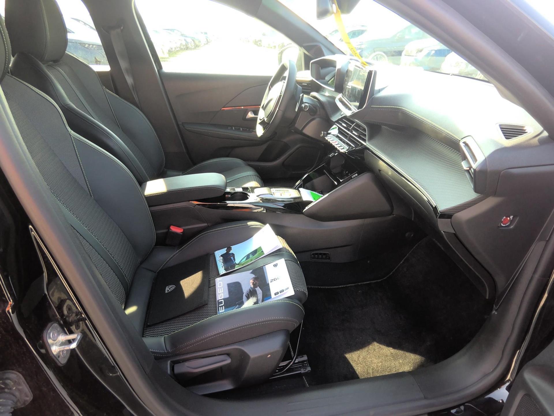 Peugeot 208 Hybrid 110 e-DCS6 GT 2025