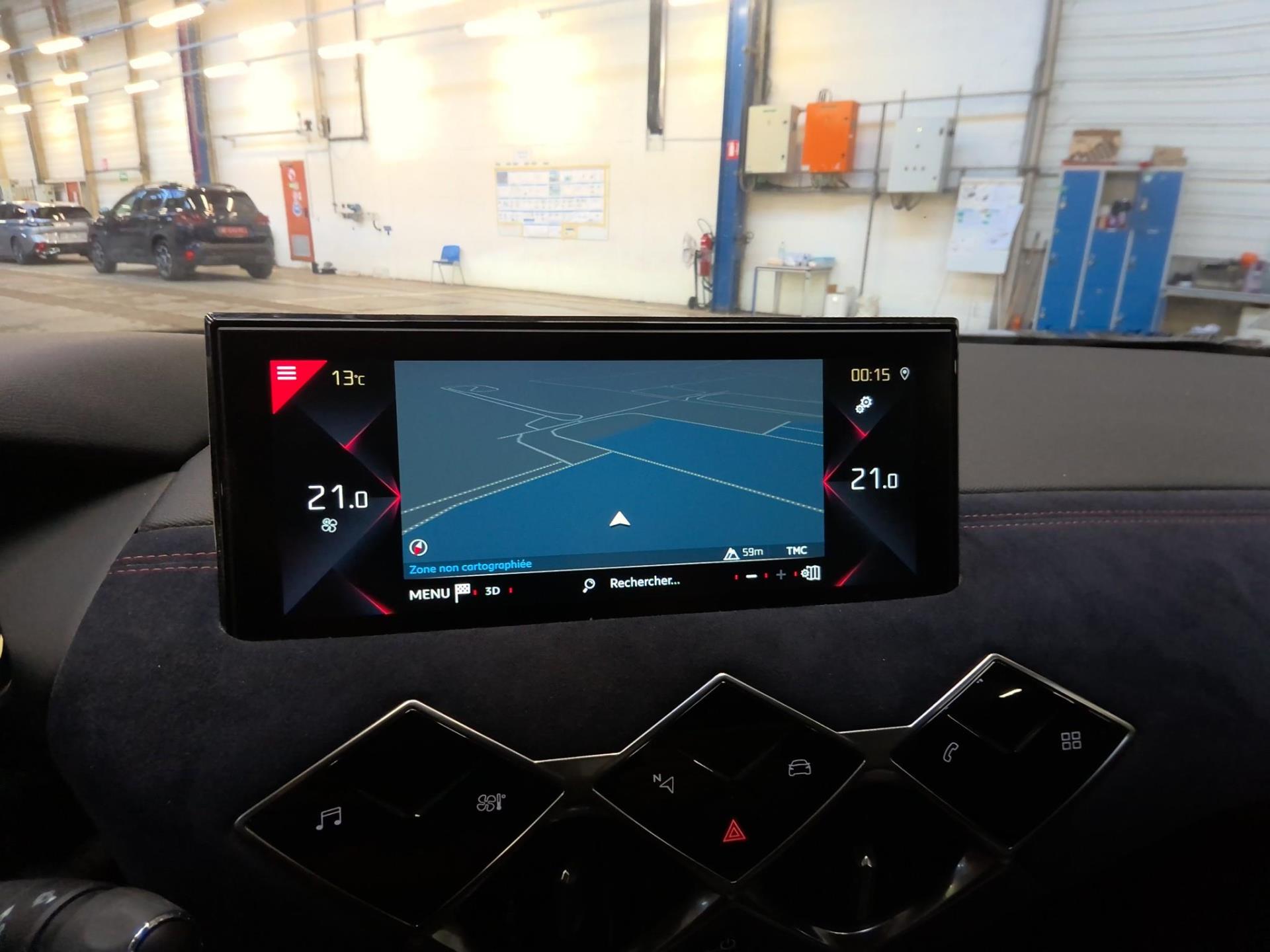 DS DS3 Crossback BlueHDi 130 EAT8 Ines de la Fressange Paris 2021