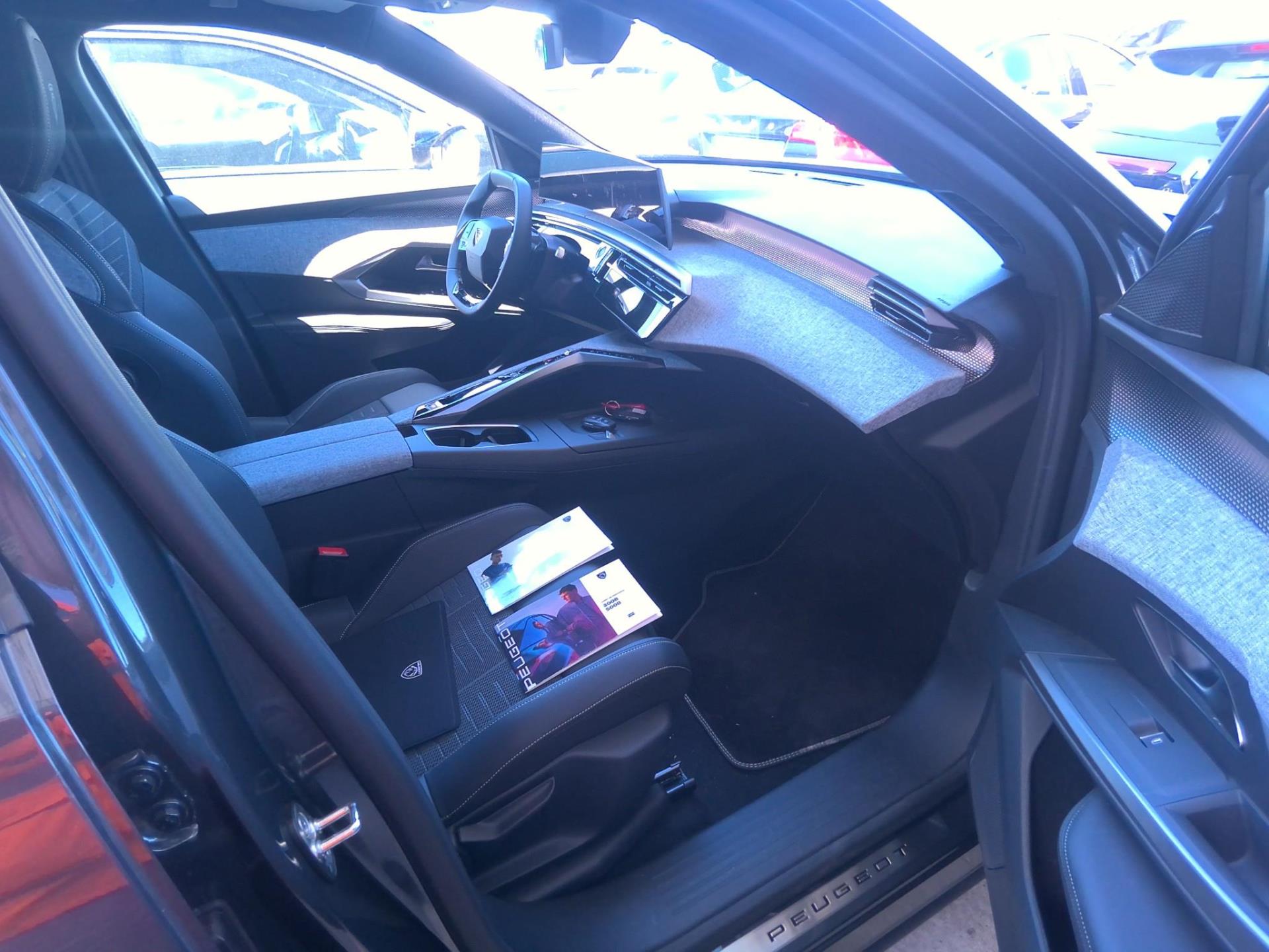 Peugeot 5008 Hybrid 136 e-DCS6 GT 2025