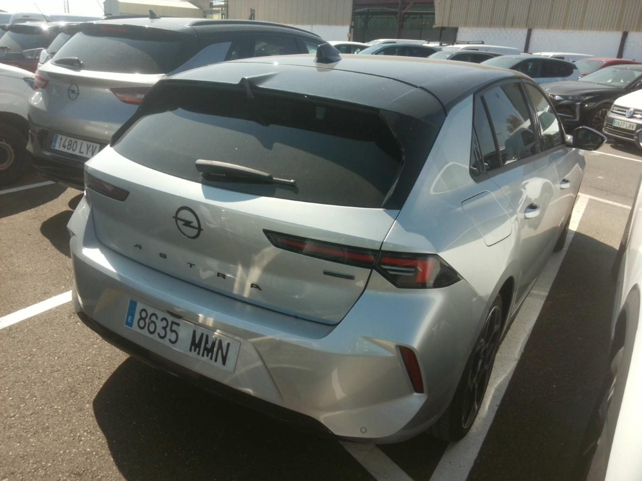 Foto Opel Astra PHEV 4