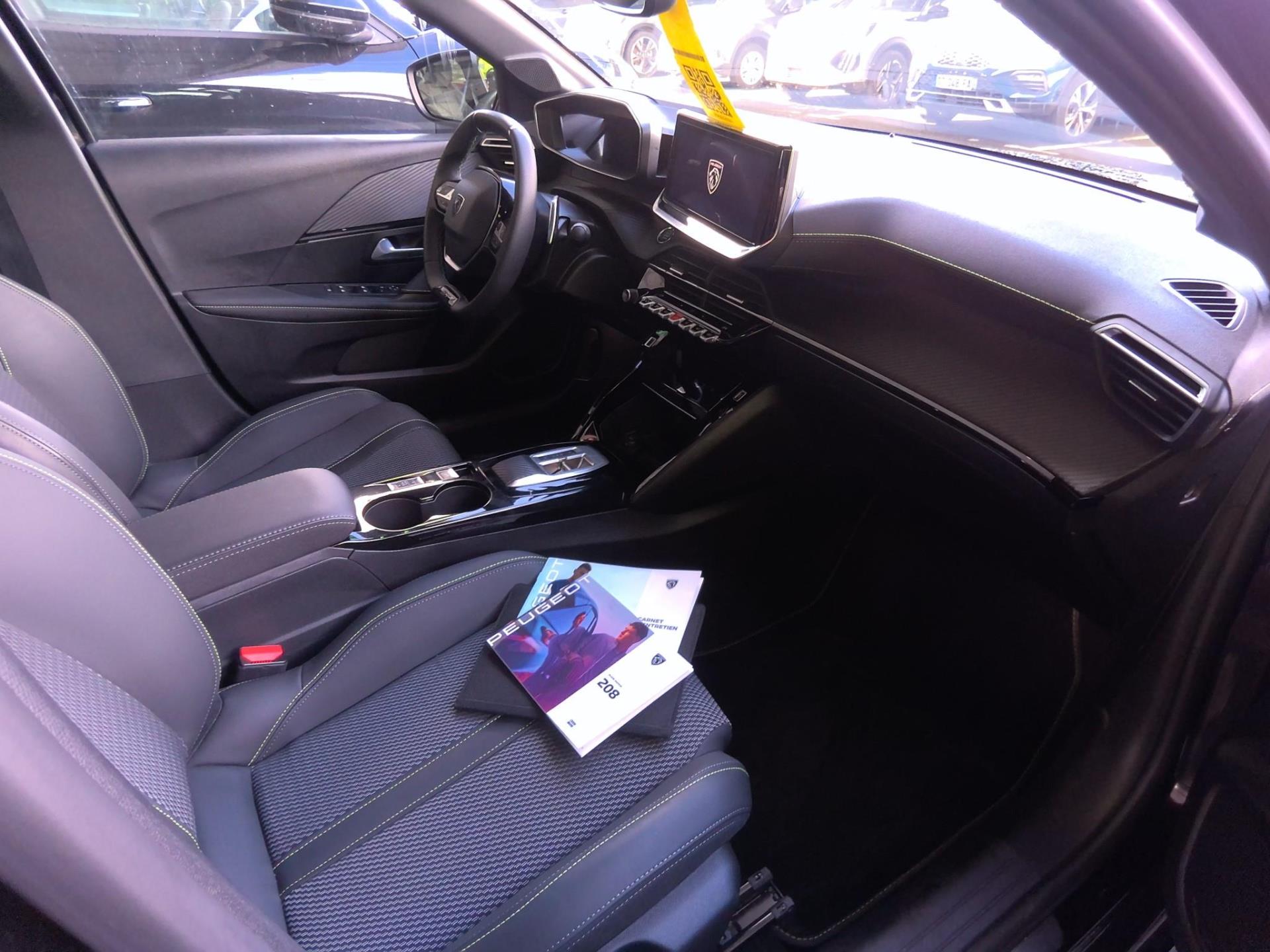 Peugeot 208 Hybrid 110 e-DCS6 GT 2025