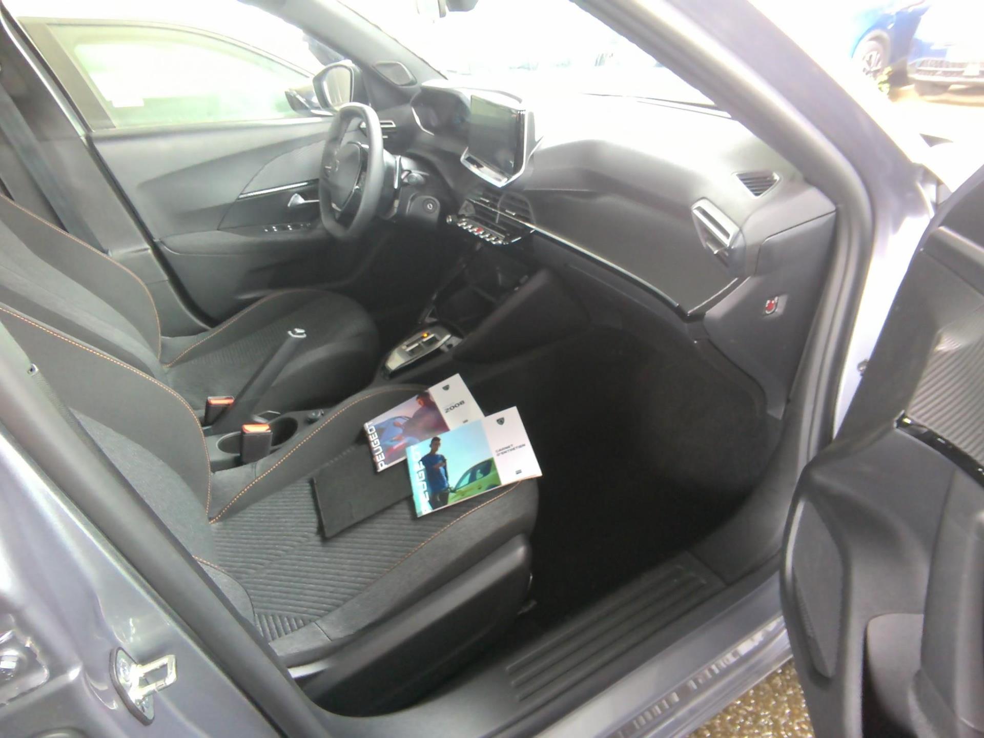 Peugeot 2008 Hybrid 145 ch e-DCS6 Style 2025