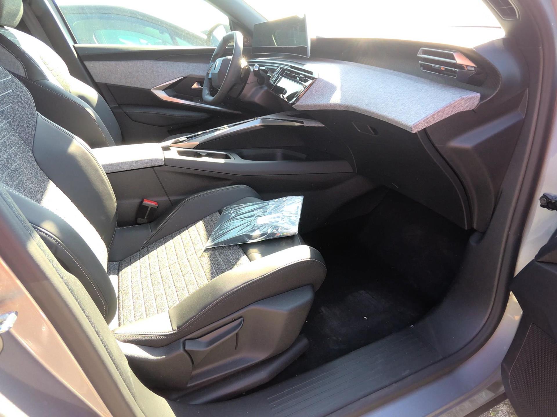 Peugeot 3008 Hybrid 145 e-DCS6 Allure 2025