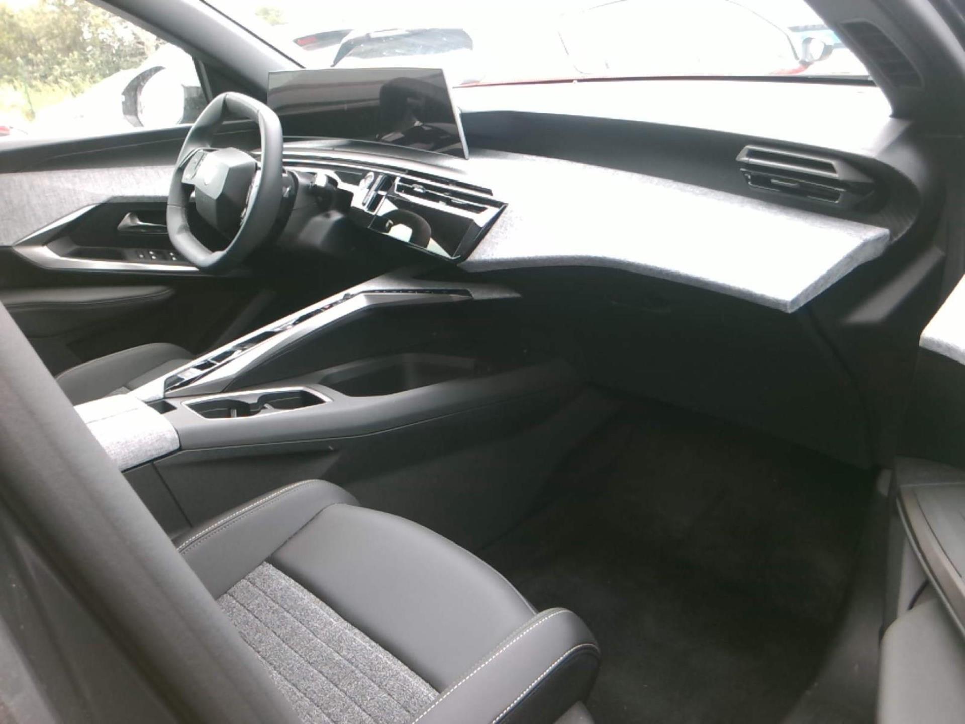 Peugeot 3008 Hybrid 145 e-DCS6 Allure 2025