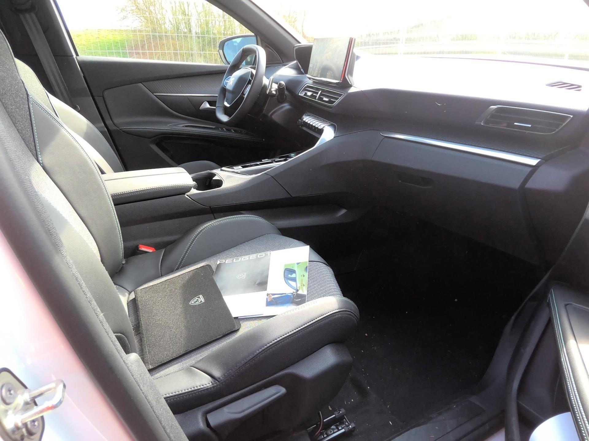 Peugeot 5008 Hybrid 136 e-DCS6 Allure Pack 2024