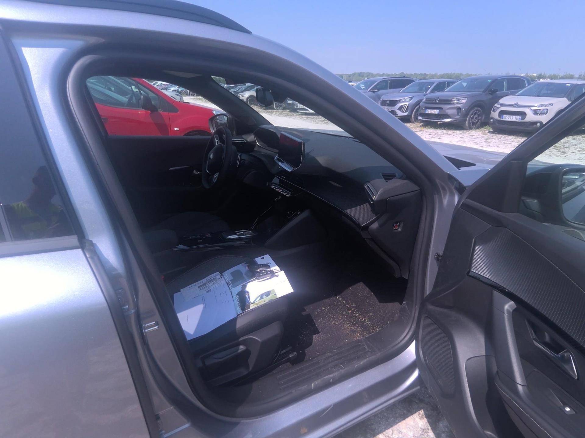 Peugeot 2008 Hybrid 145 e-DCS6 Allure 2025