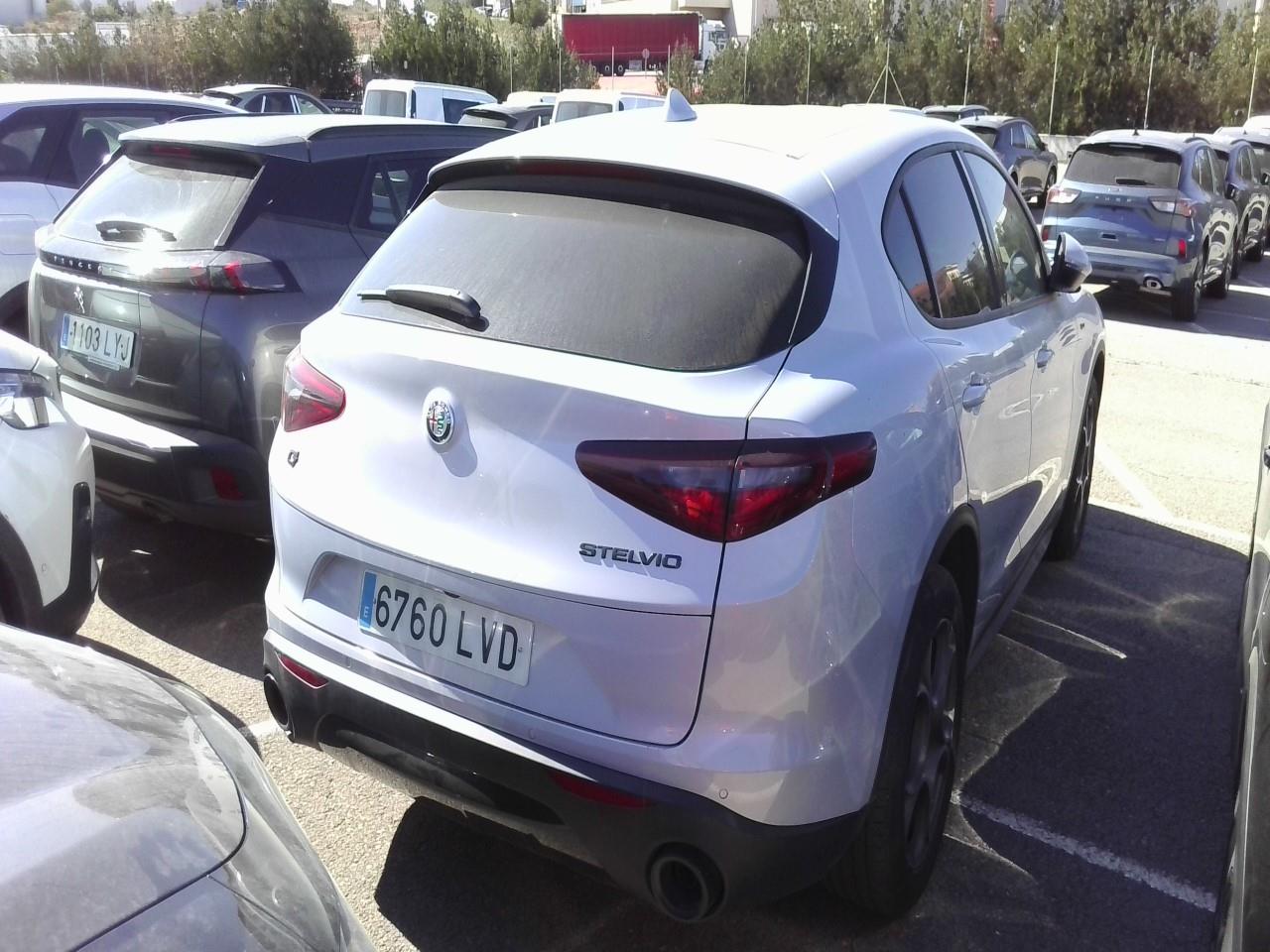 Foto Alfa Romeo Stelvio 2