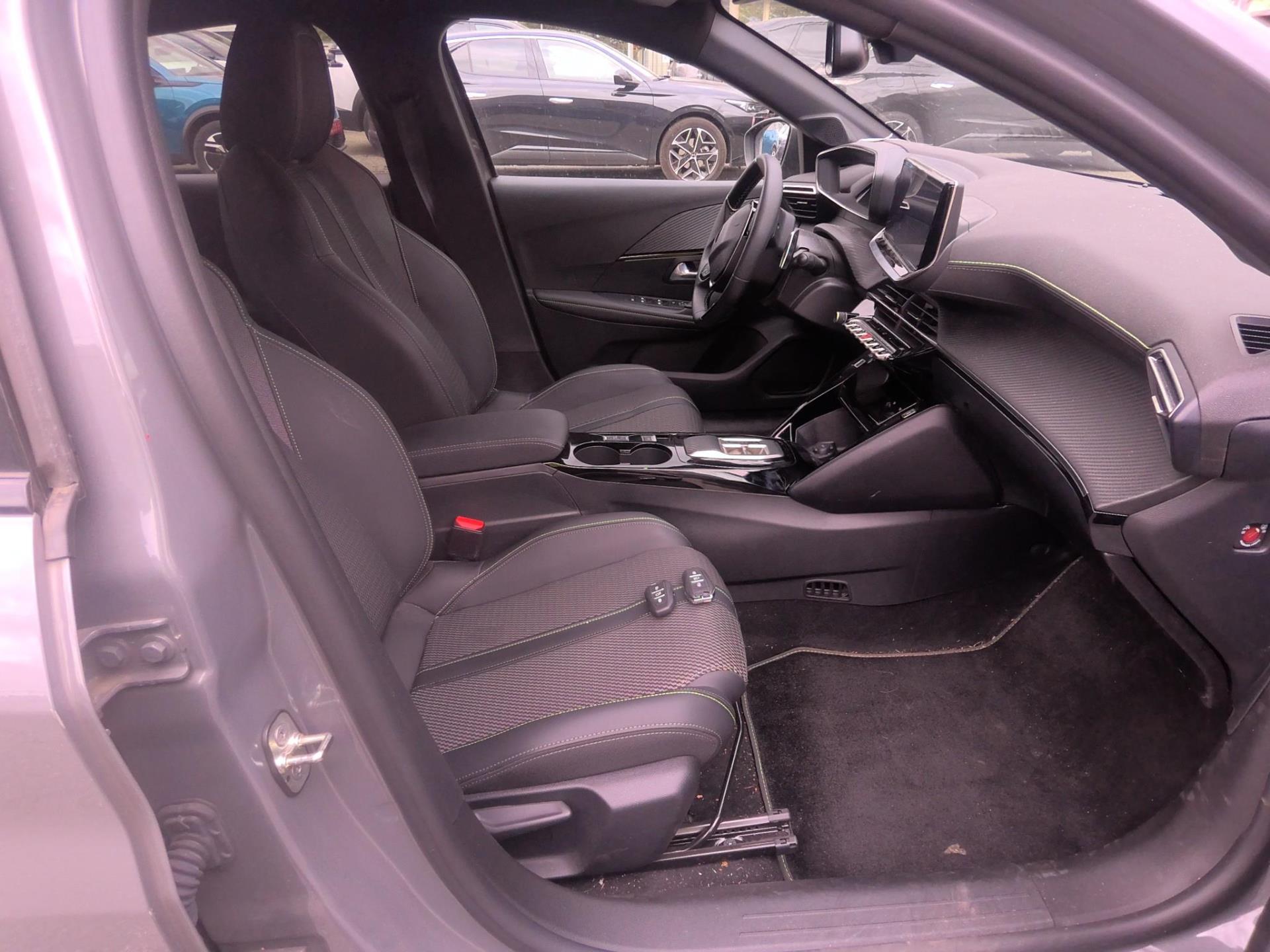 Peugeot 208 Hybrid 110 e-DCS6 GT 2025