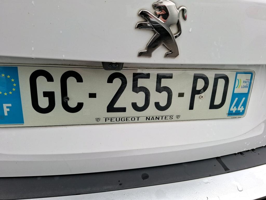 Peugeot 2008 BlueHDi 130 S&S EAT8 Allure Business 2021