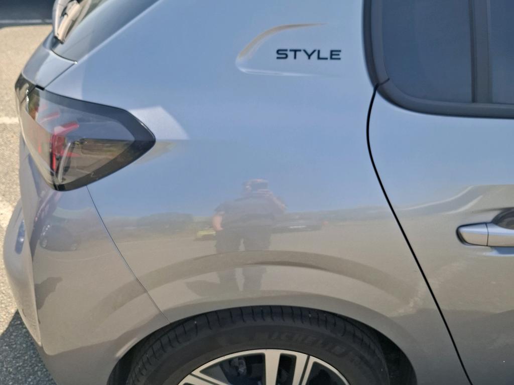 Peugeot 208 PureTech 100 S&S EAT8 Style 2023
