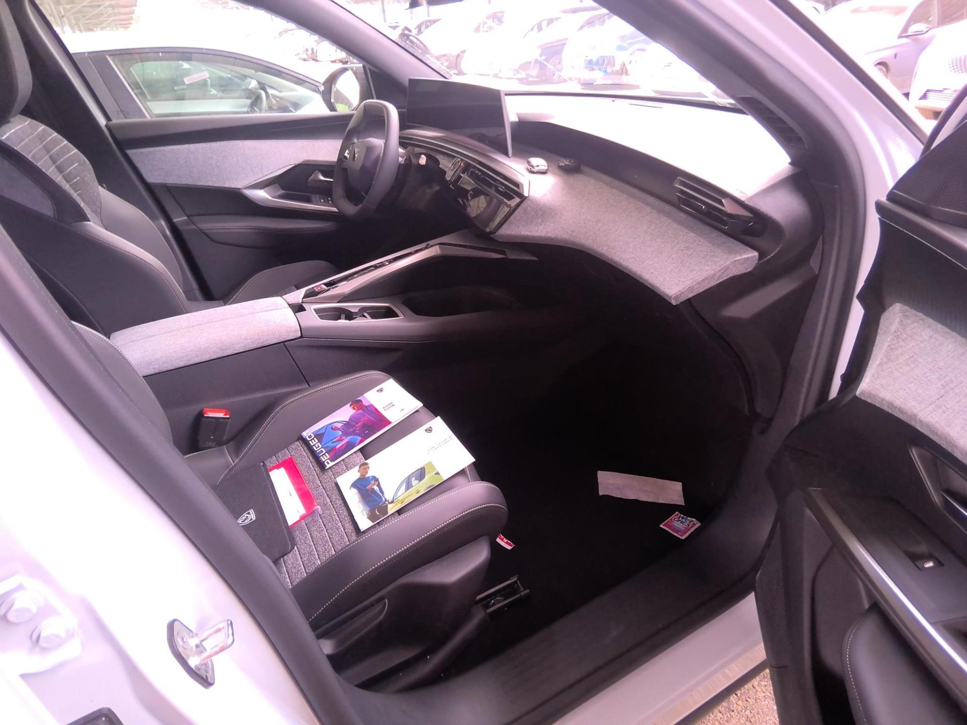 Peugeot 3008 Hybrid 136 e-DCS6 Allure 2025