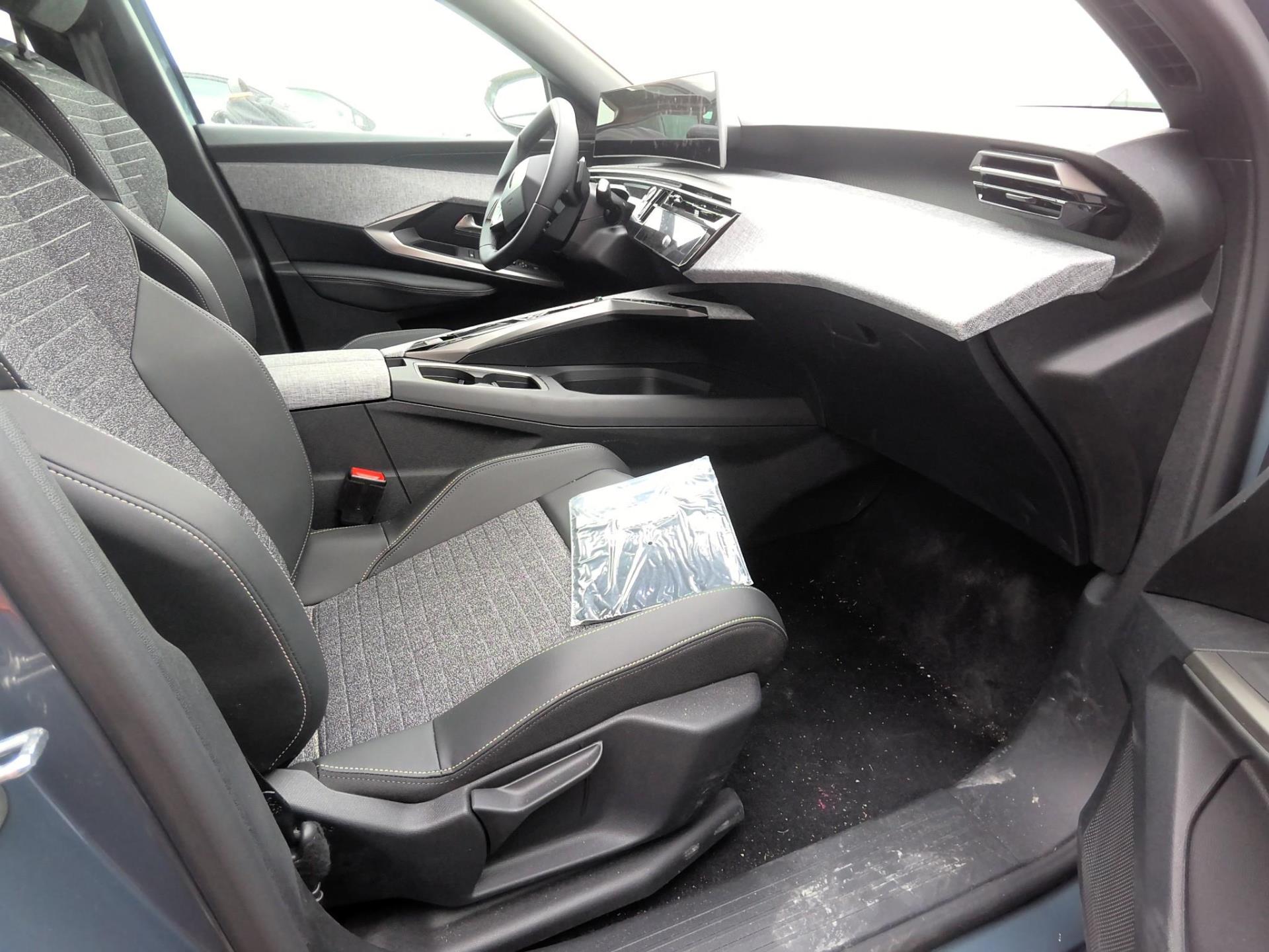 Peugeot 5008 Hybrid 145 e-DCS6 Allure 2025