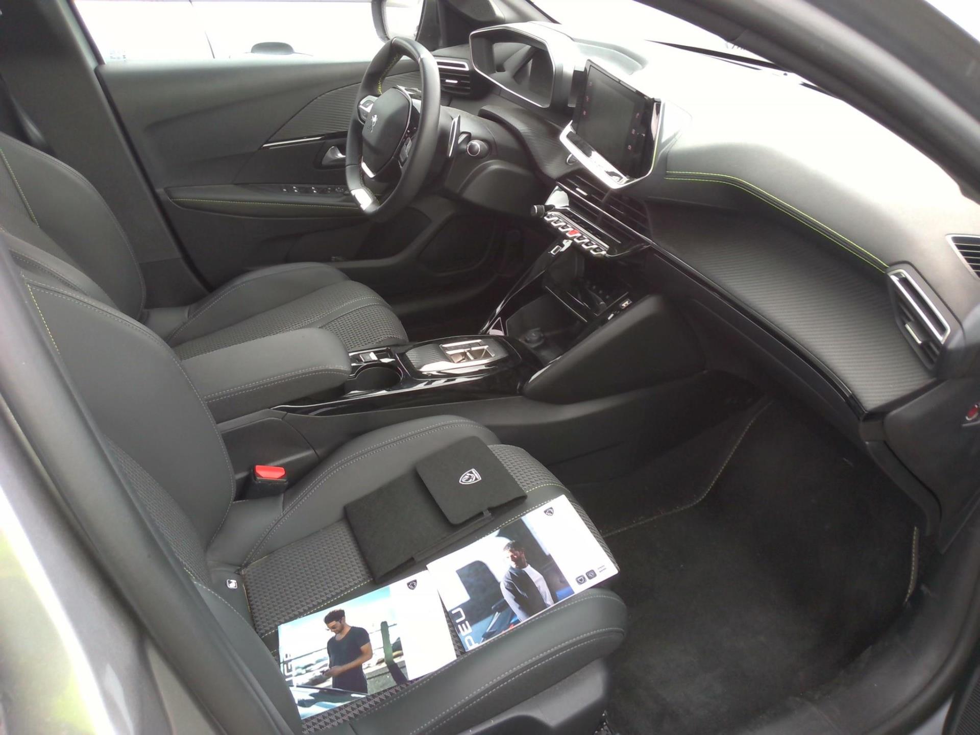 Peugeot 208 PureTech 100 S&S EAT8 GT 2023