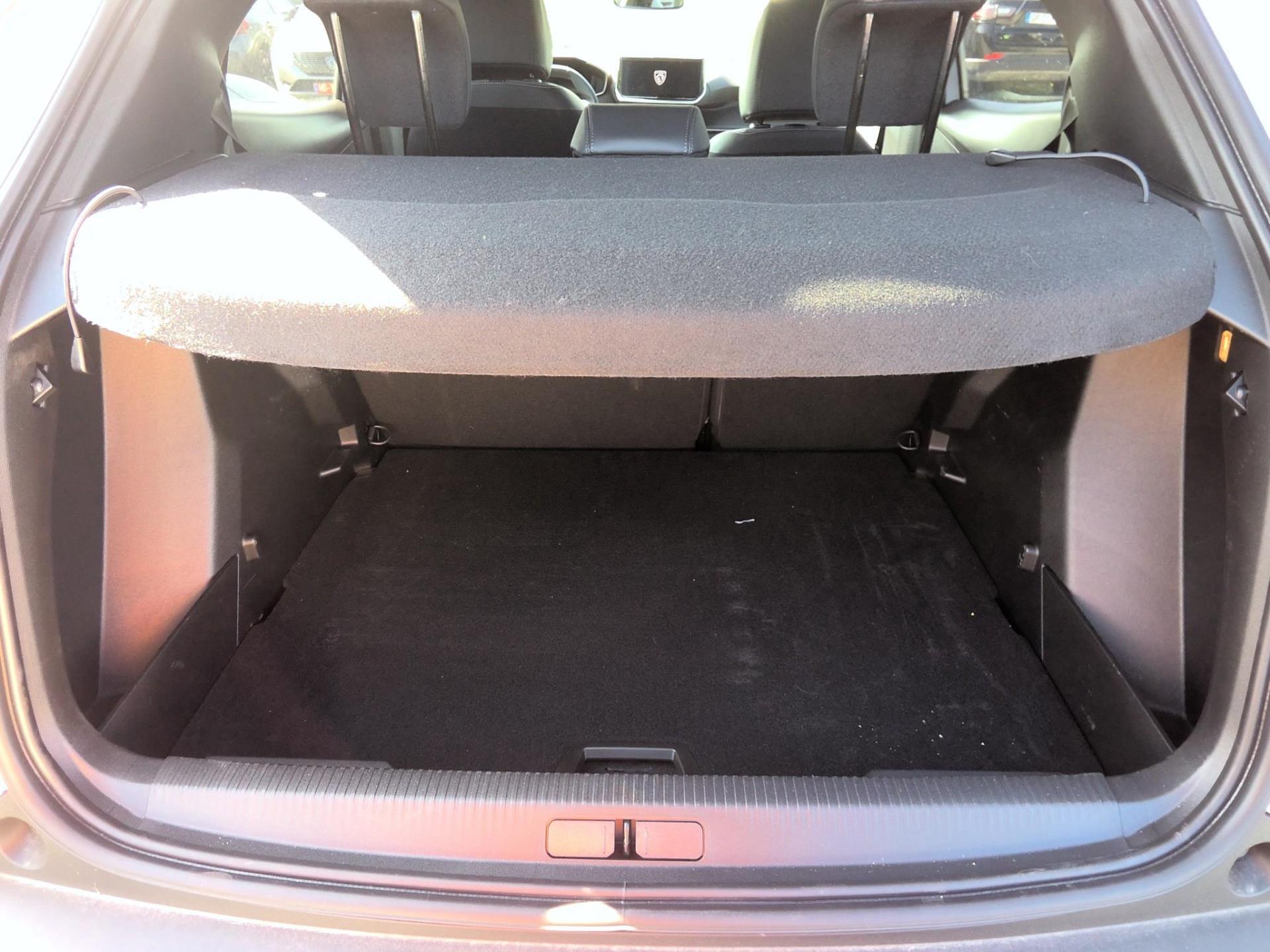 Peugeot 2008 Hybrid 145 e-DCS6 Allure 2025