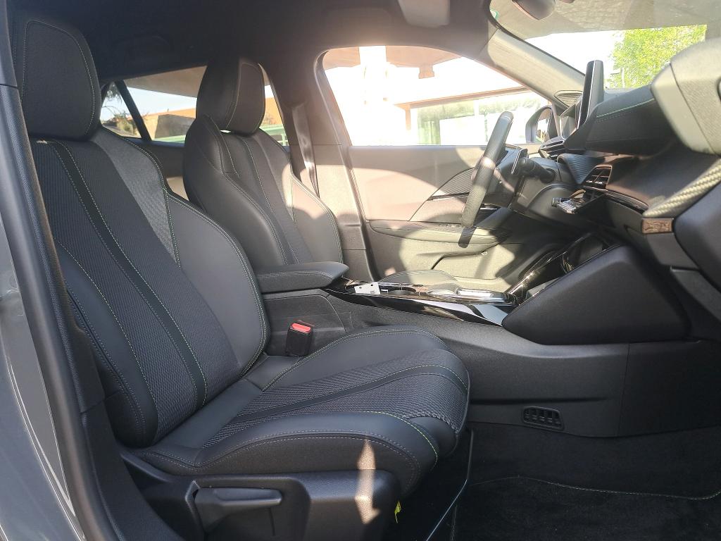 Peugeot 2008 Hybrid 136 e-DCS6 GT 2025