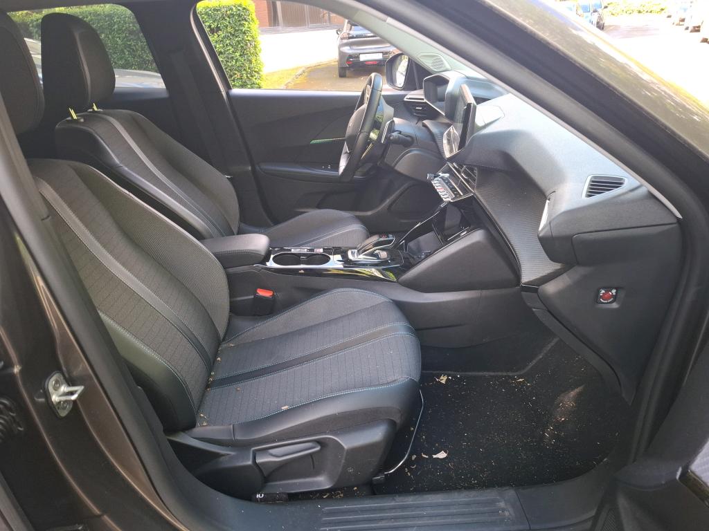 Peugeot 2008 BlueHDi 130 S&S EAT8 Allure Pack 2021