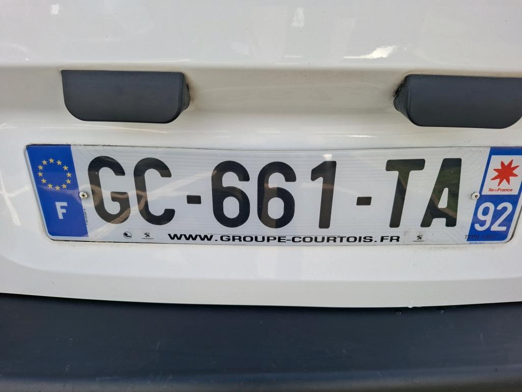 Peugeot PARTNER FOURGON STANDARD 650 KG BLUEHDI 130 S&S EAT8 ASPHALT 2021