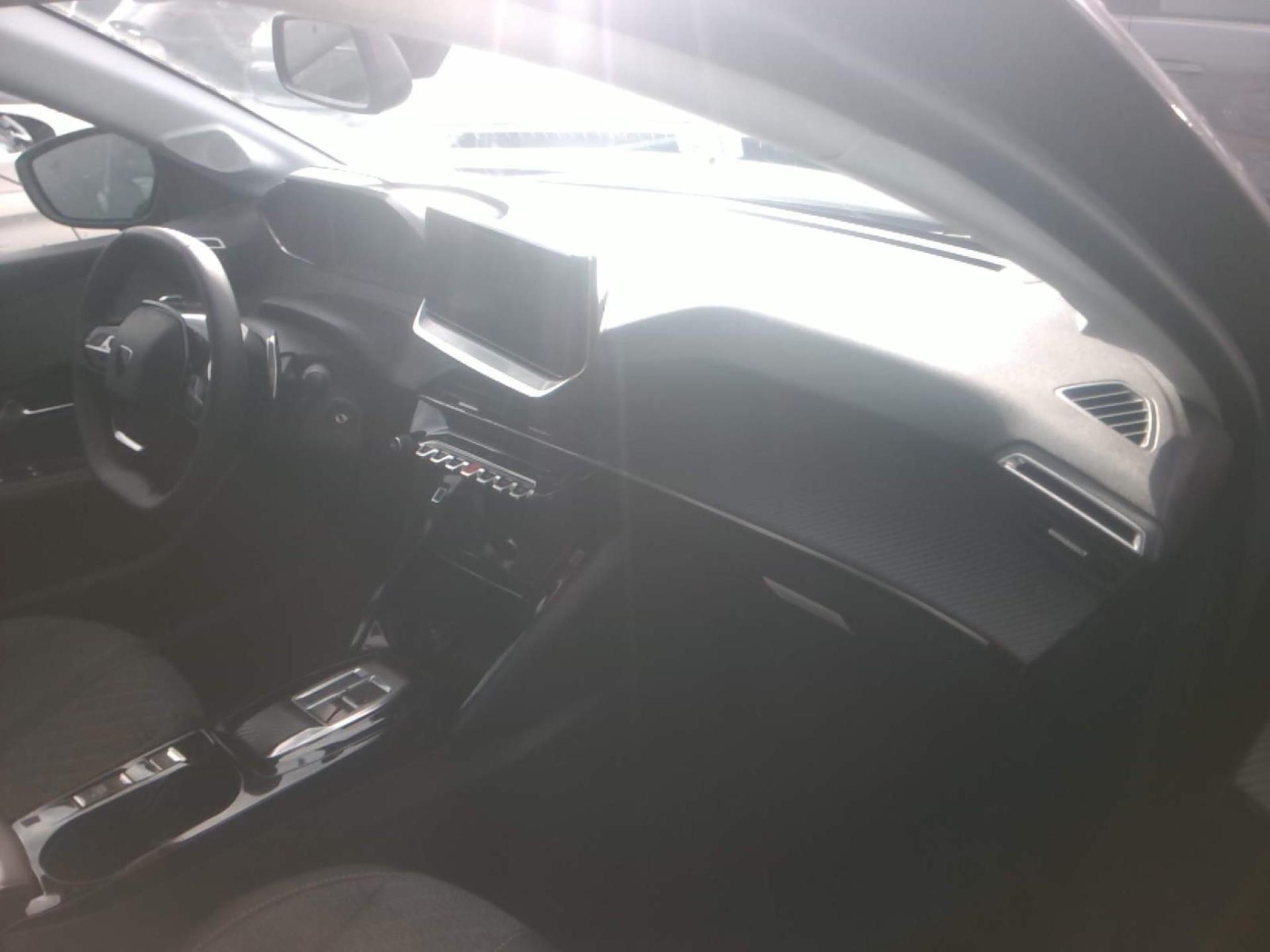 Peugeot 208 Hybrid 100 e-DCS6 Allure 2025