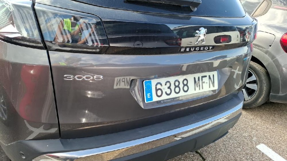 Foto Peugeot 3008 Hybrid 1