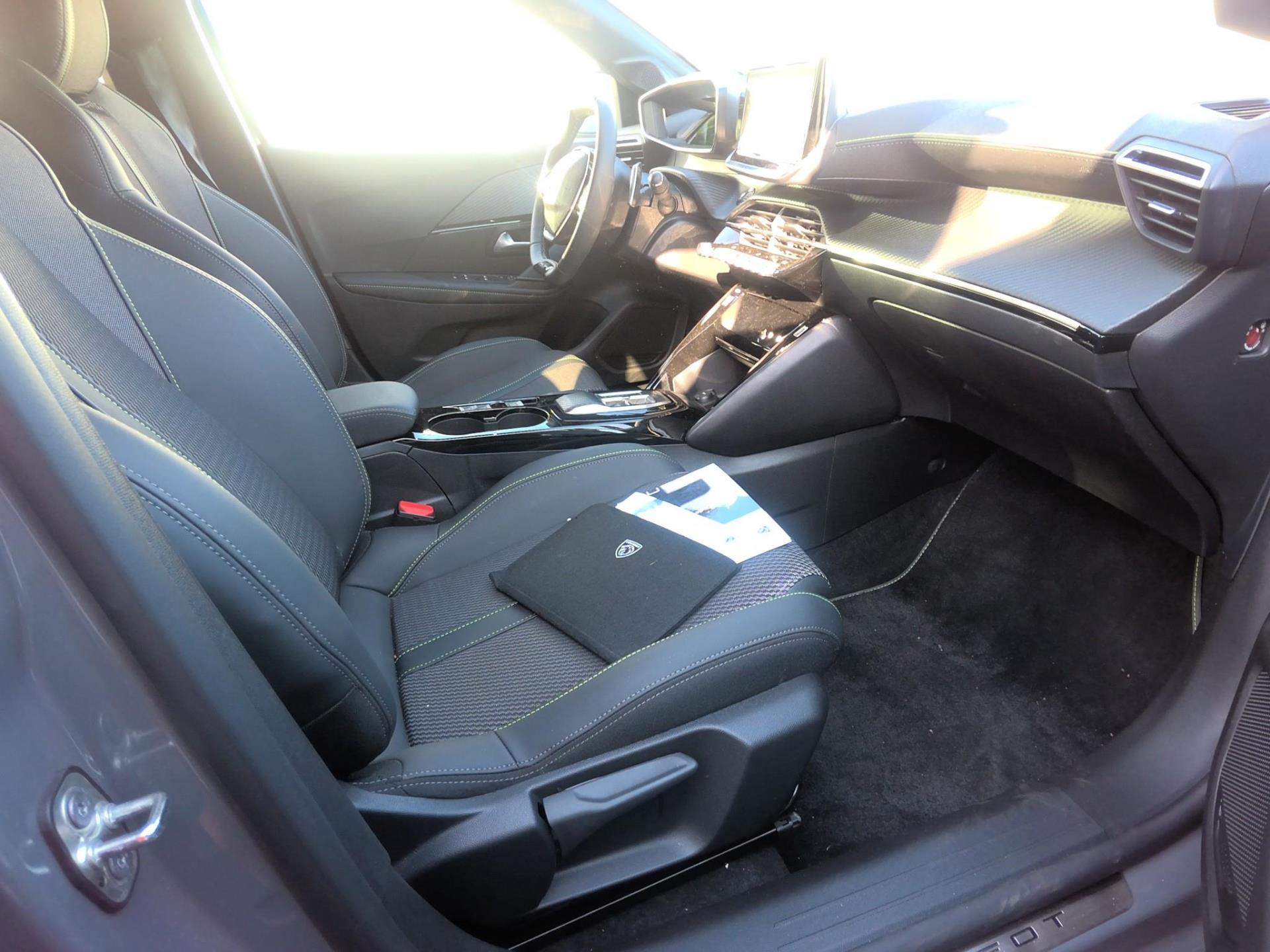 Peugeot 208 Hybrid 136 e-DCS6 GT 2024