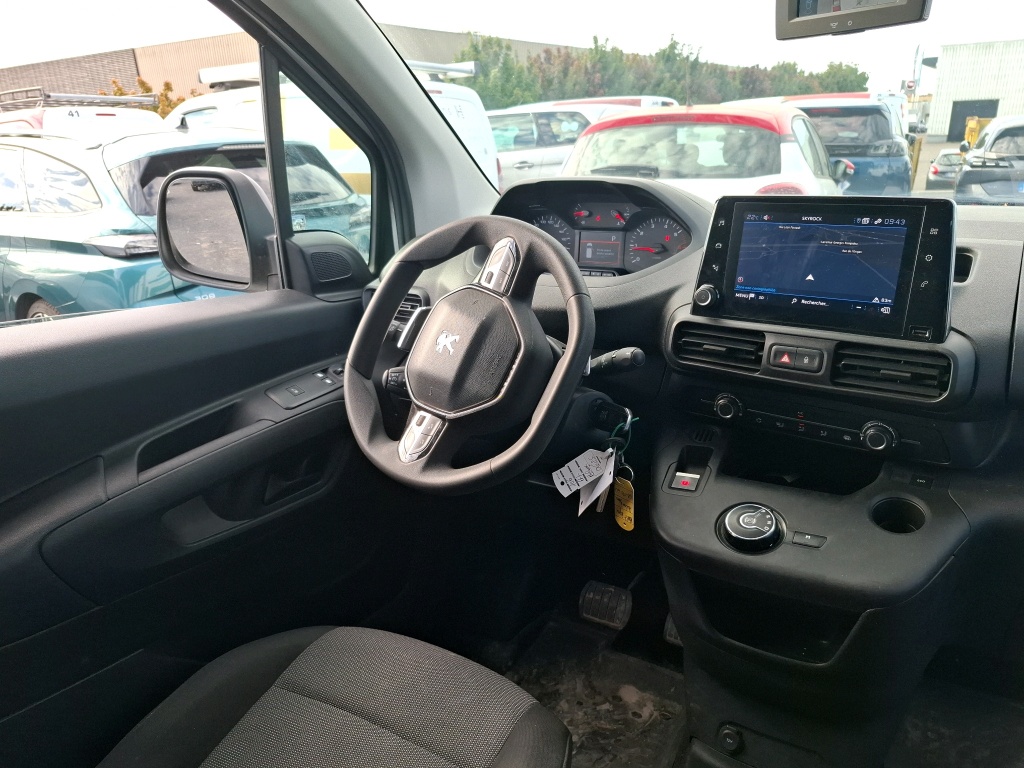 Peugeot PARTNER FOURGON STANDARD 650 KG BLUEHDI 130 S&S EAT8 ASPHALT 2021