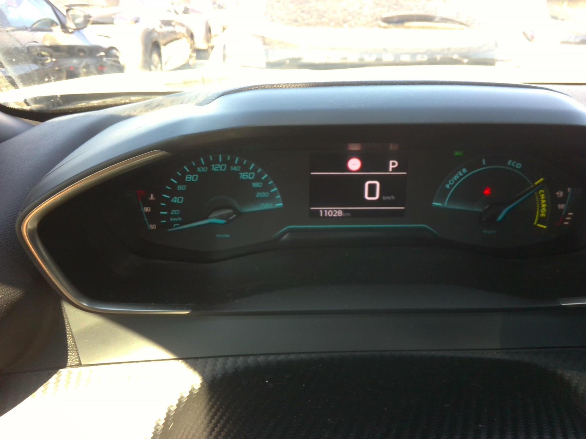 Peugeot 2008 Hybrid 136 e-DCS6 Style 2025