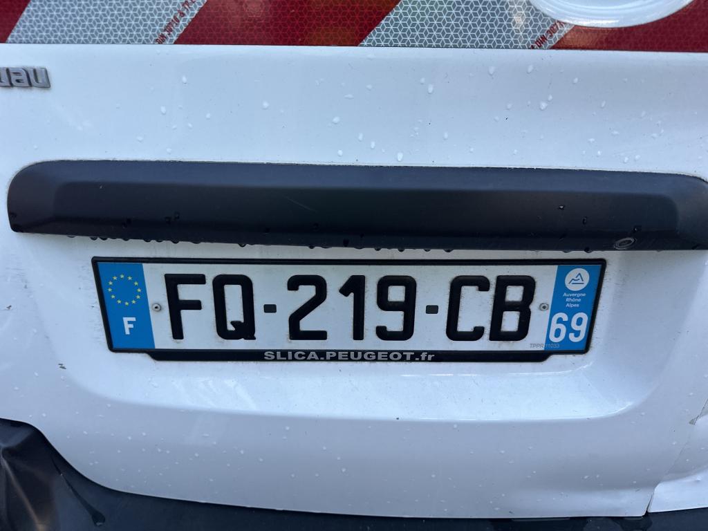 Peugeot EXPERT FGN TOLE STANDARD 1.5 BLUEHDI 120 S&S BVM6 ASPHALT 2020