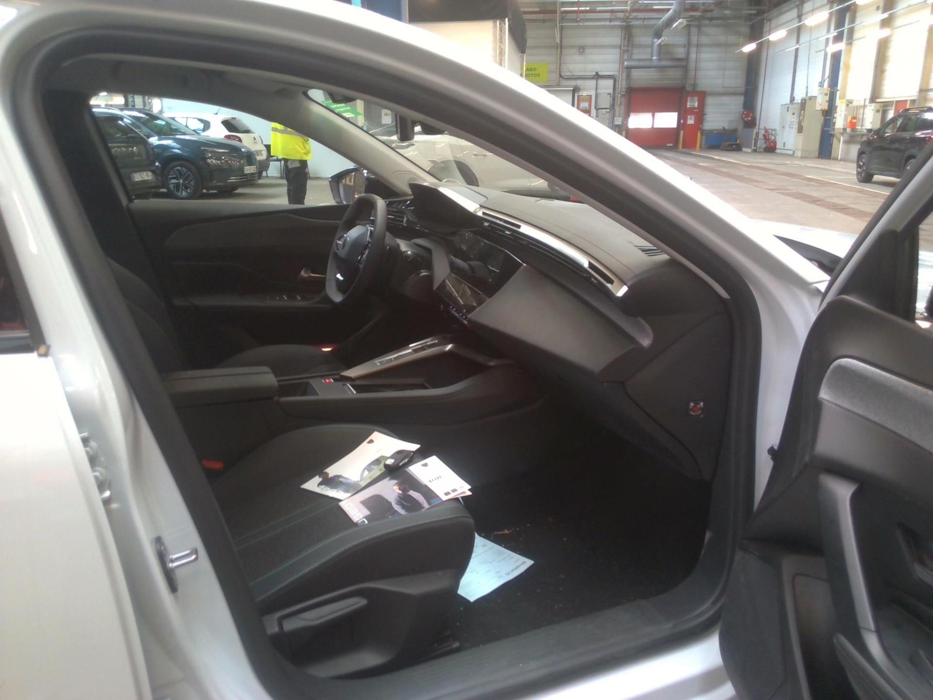 Peugeot 308 PHEV 180 e-EAT8 Allure 2024