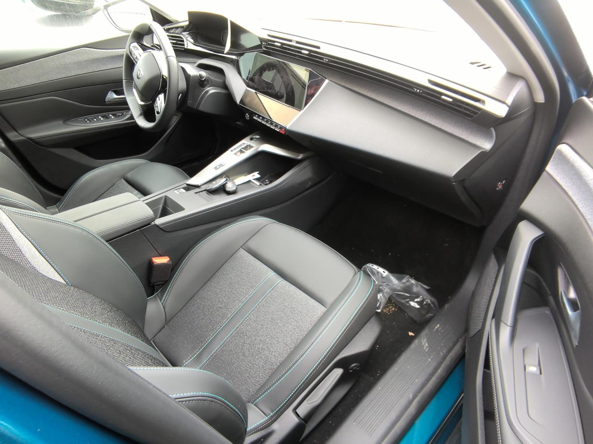 Peugeot 308 Hybrid 136 e-DCS6 Allure 2025