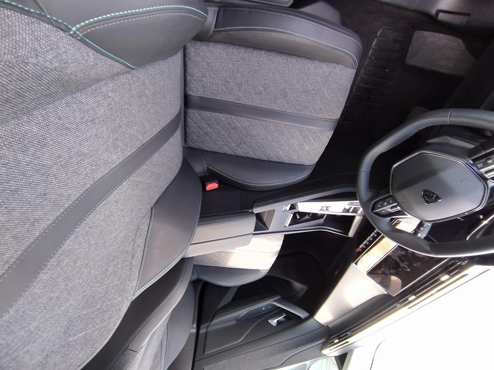 Foto Peugeot 408 10
