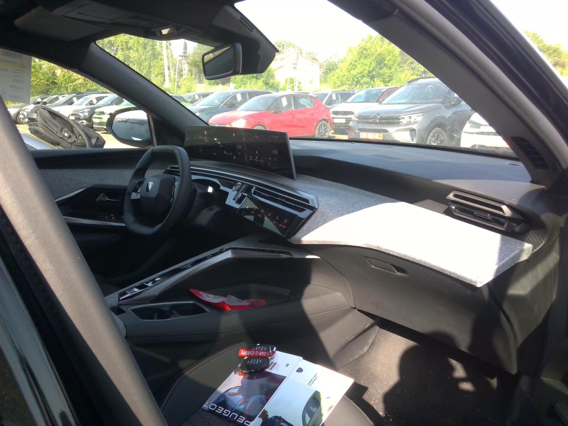 Peugeot 5008 Hybrid 145 e-DCS6 Allure 2025