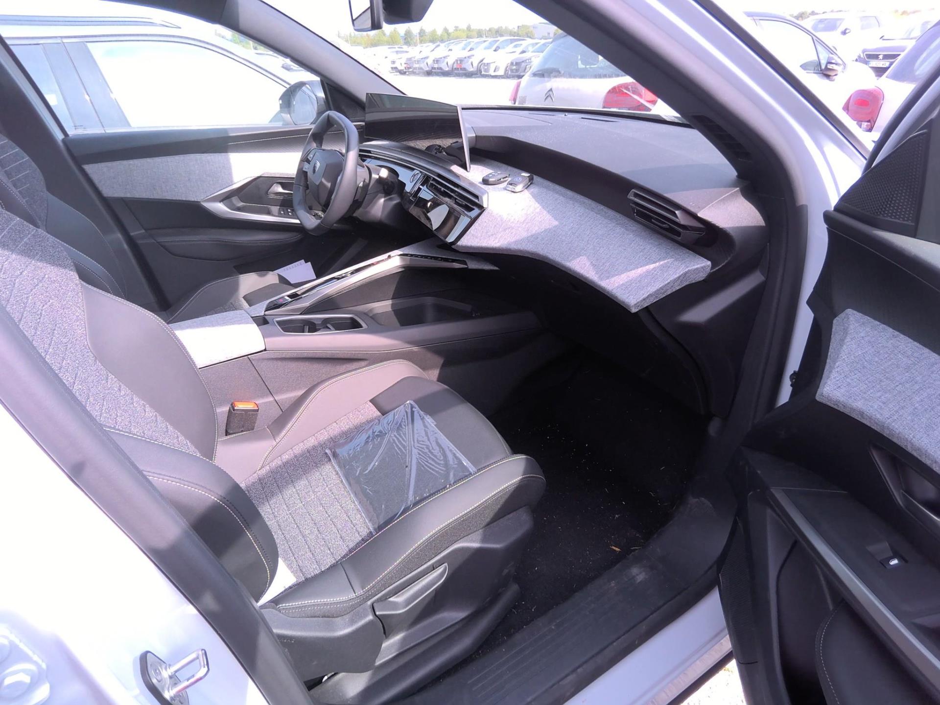 Peugeot 5008 Hybrid 145 ch e-DCS6 Allure 2025