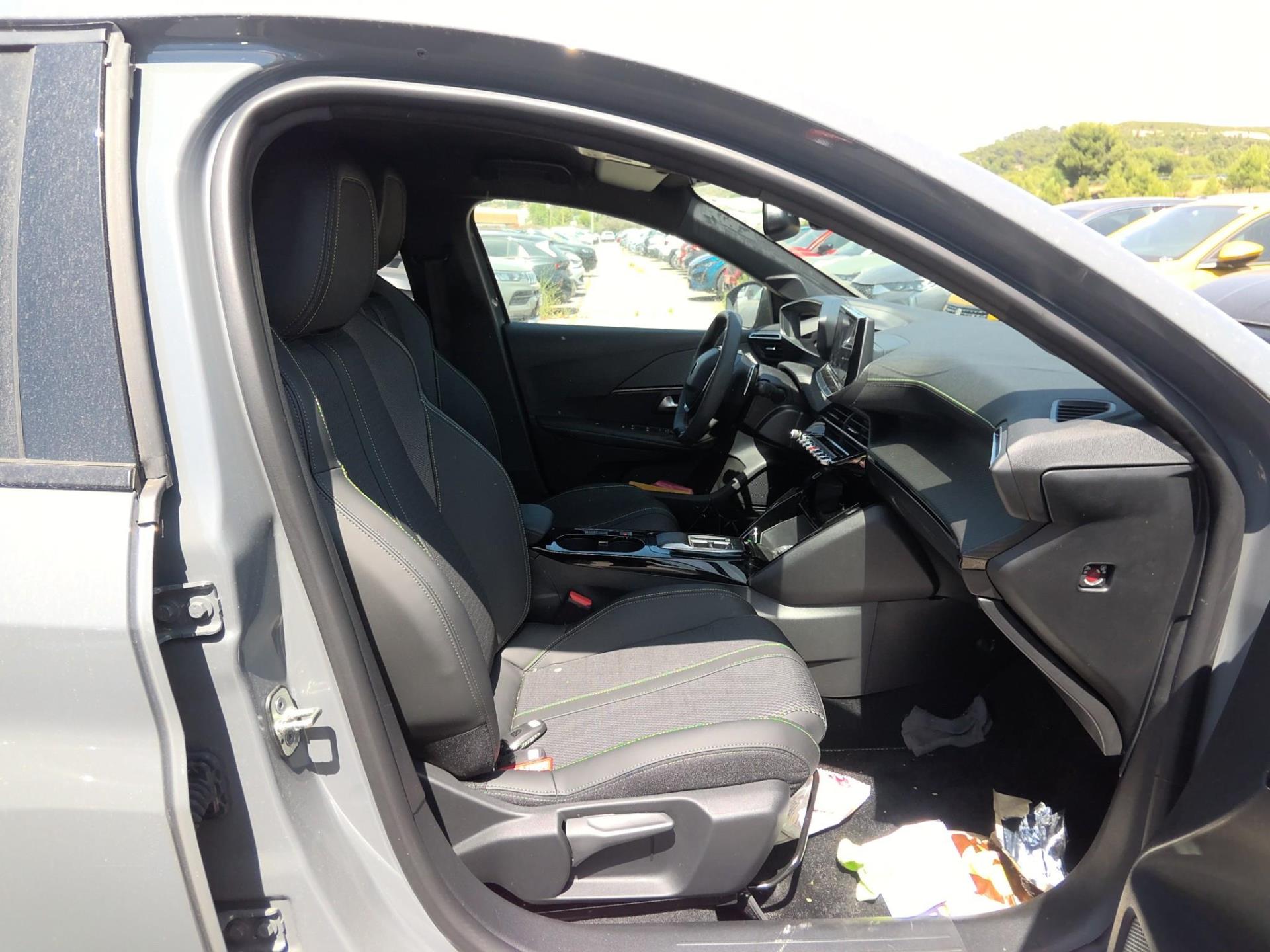 Peugeot 208 Hybrid 136 e-DCS6 GT 2025