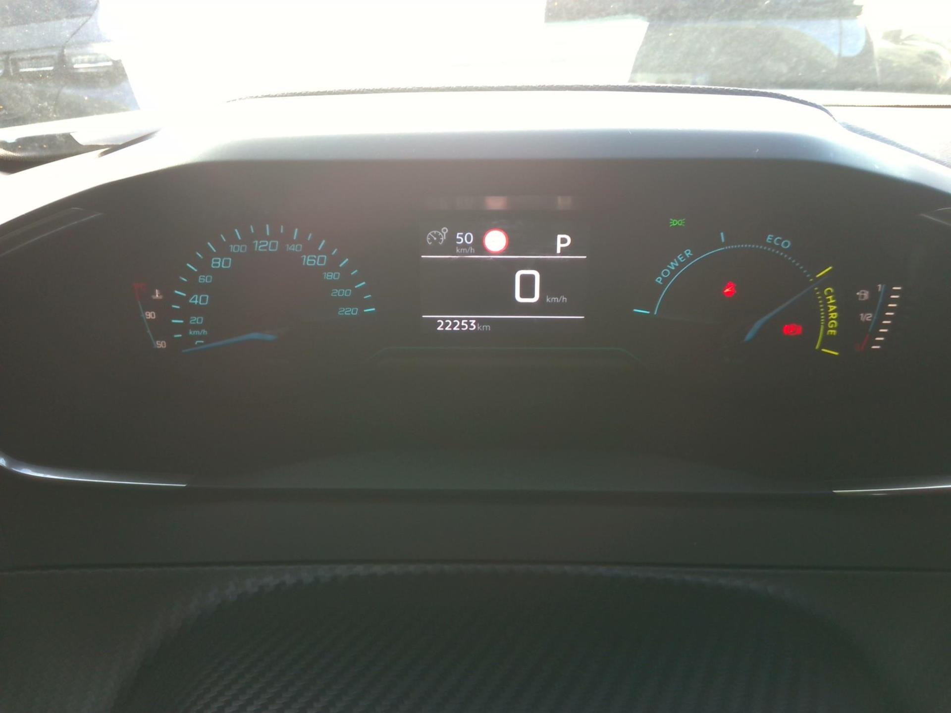 Peugeot 2008 Hybrid 136 e-DCS6 Style 2025