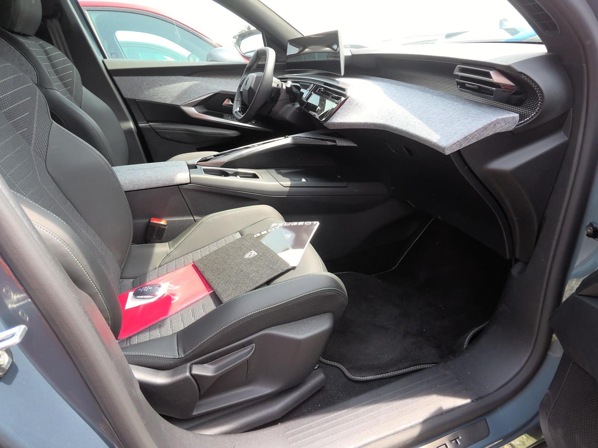 Peugeot 3008 Hybrid 136 e-DCS6 GT 2025