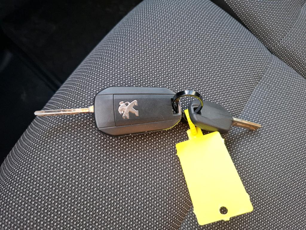 Peugeot PARTNER FOURGON STANDARD 650 KG BLUEHDI 100 S&S BVM5 PREMIUM 2020