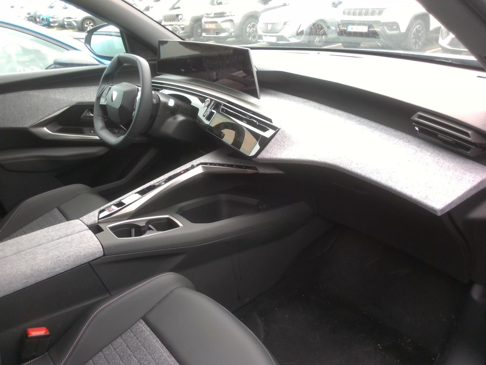 Peugeot 3008 Hybrid 145 e-DCS6 Allure 2025