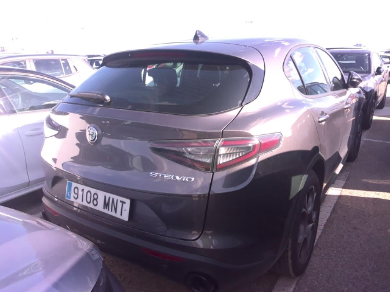 Foto Alfa Romeo Stelvio 4