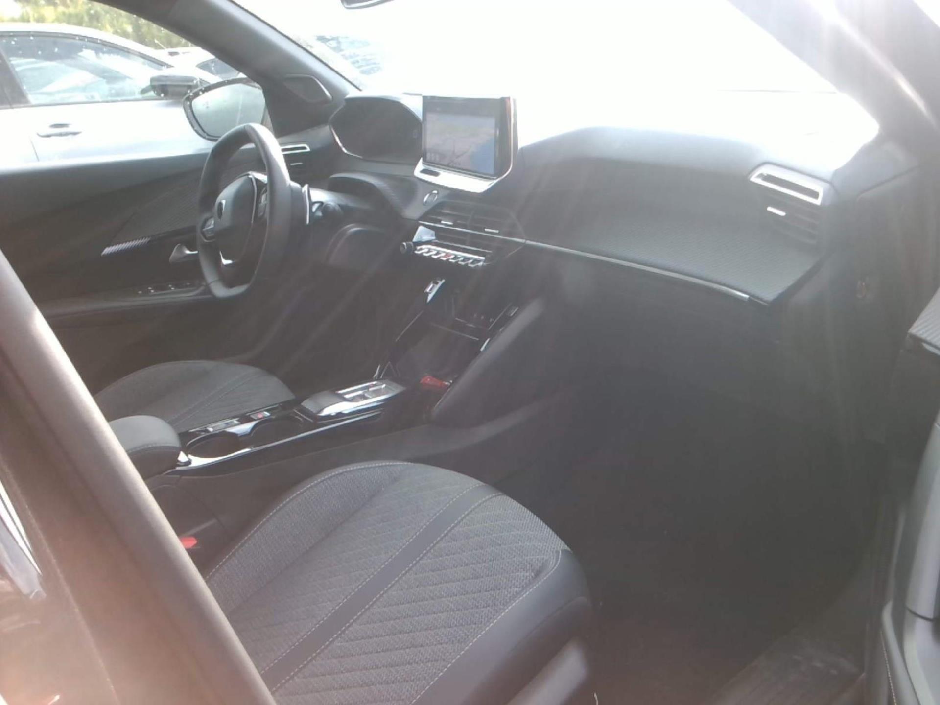 Peugeot 2008 Hybrid 145 e-DCS6 Allure 2025