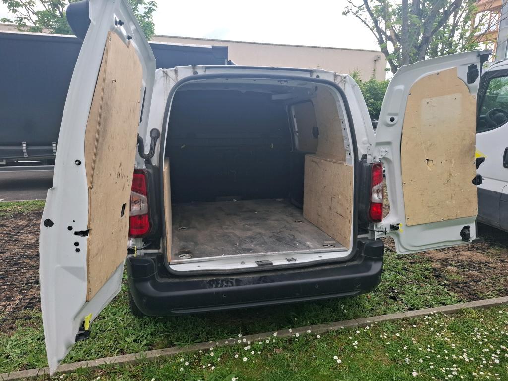 Peugeot PARTNER FOURGON STANDARD 650 KG BLUEHDI 100 S&S BVM5 ASPHALT 2021