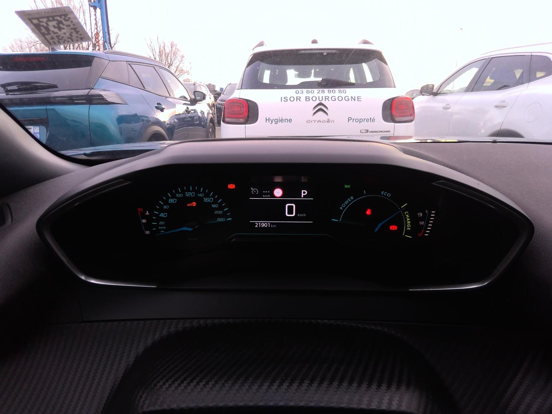 Peugeot 2008 Hybrid 136 e-DCS6 Style 2025